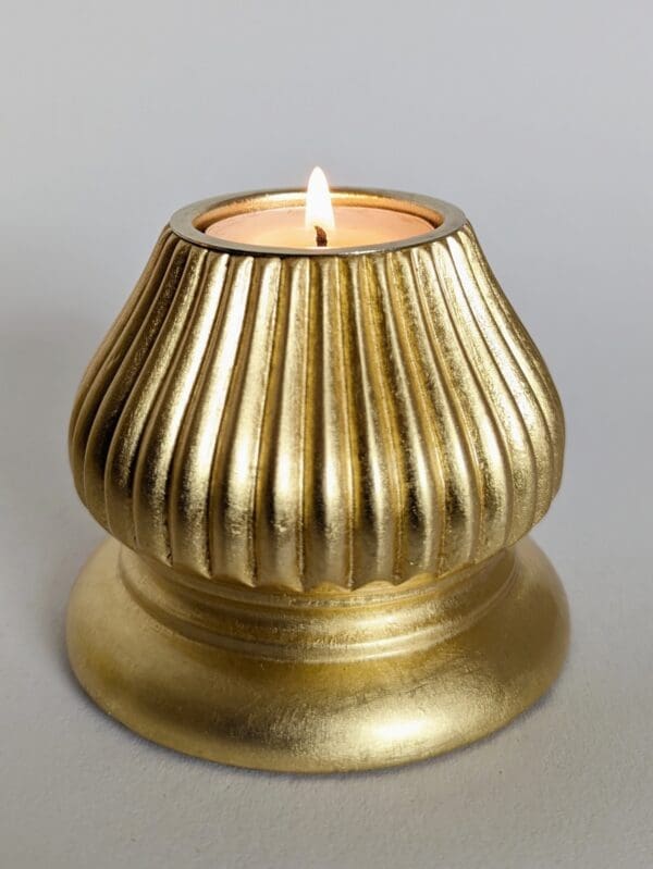 luxury candle holder with curved fluted sides