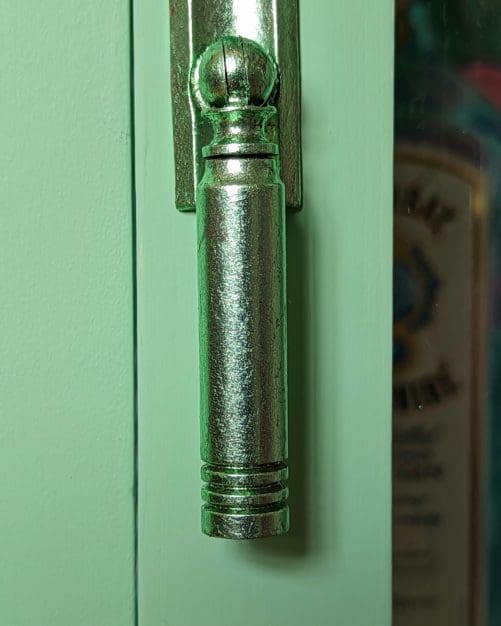 Green gilded vintage pull handle