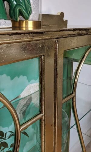 Florence, focus on the top of the cabinet