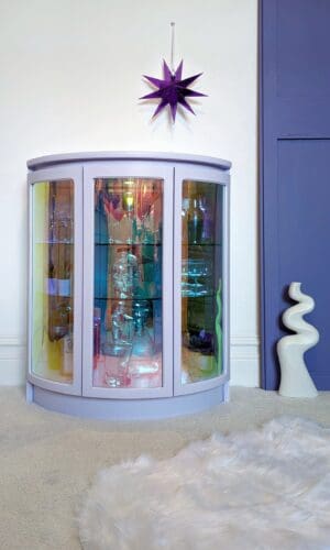 Lilac display cabinet with iridescent curved glass doors
