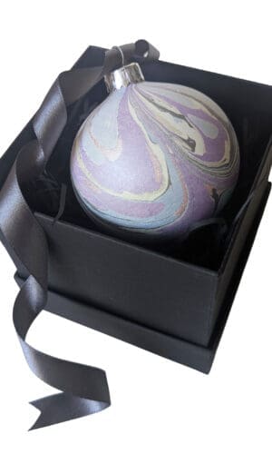 Handcrafted Christmas bauble in pearlescent marbled finish in black gift box
