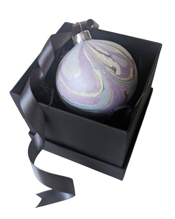 Handcrafted Christmas bauble in pearlescent marbled finish in black gift box